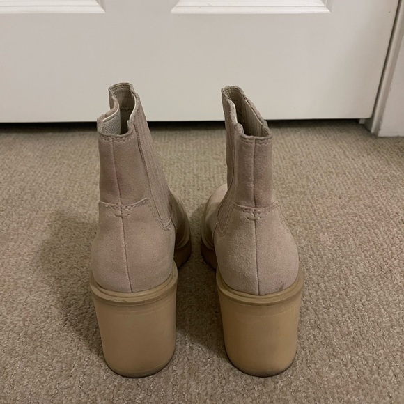 Dolce Vita Caster Bootie Dune Suede size 7. - Picture 5 of 6
